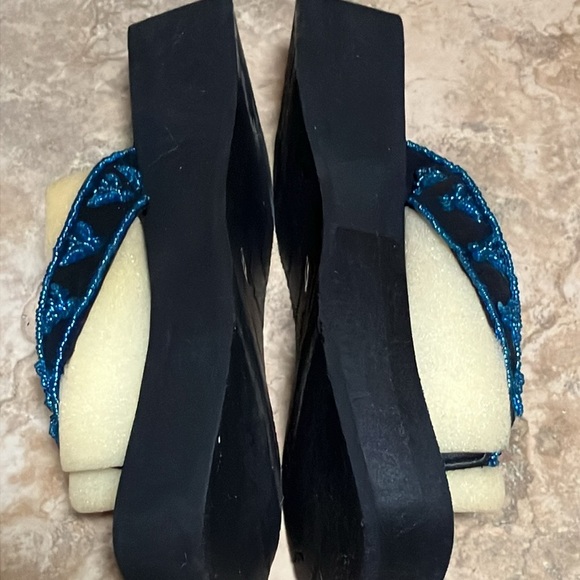 Yellow Box brand new beaded blue butterfly flip flops sandals 7 - Picture 6 of 7